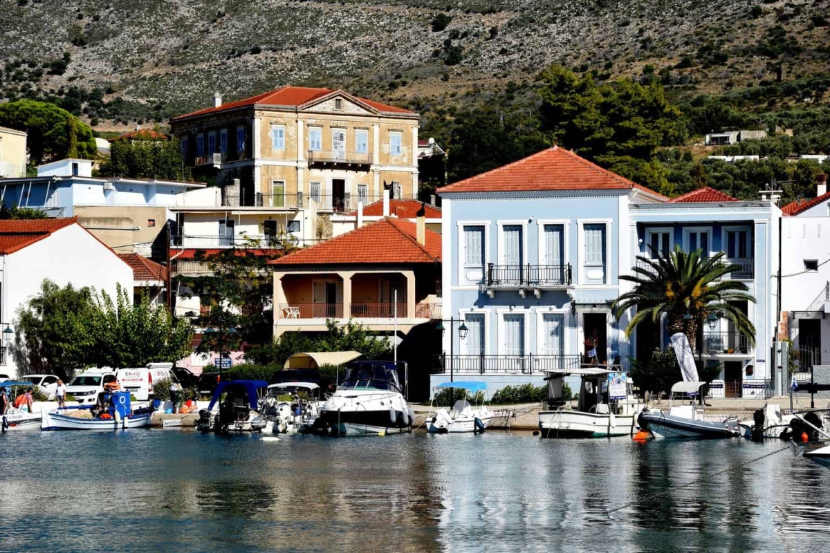 Τα πανέμορφα αρχοντικά της Παλαίρου (φωτο-video)