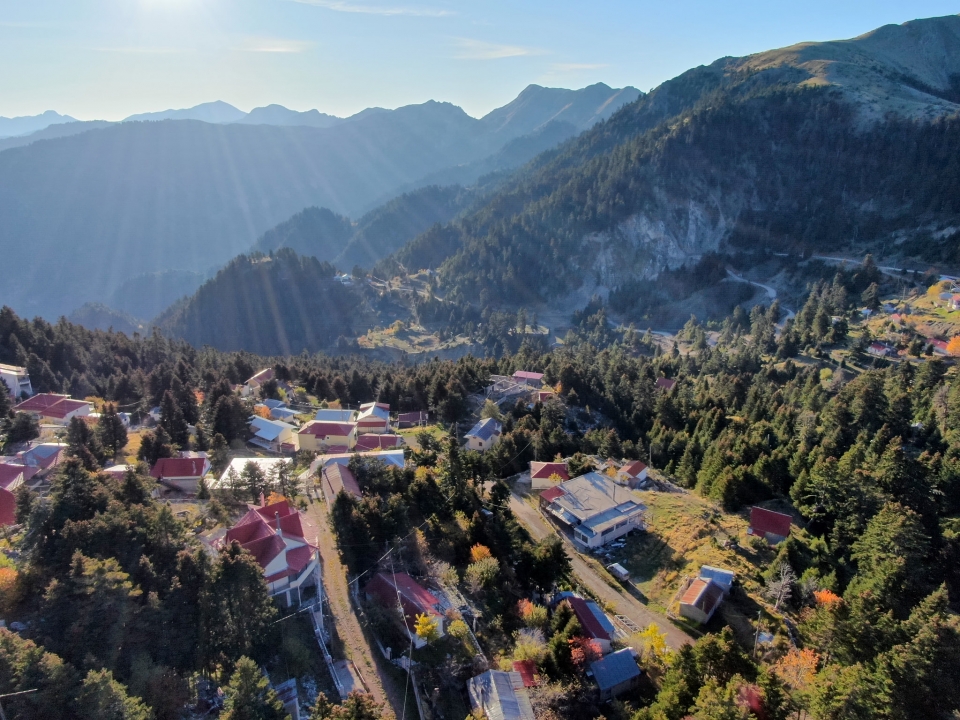 Βίντεο: Αρέντα, ένα από τα υψηλότερα χωριά της Ελλάδας