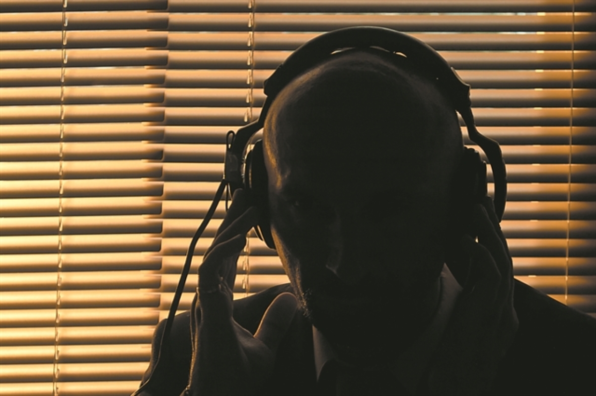 Όταν η πολιτική «υποκλέπτει» τη δημοκρατία