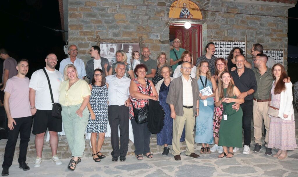 Κοσμοπλημμύρα στην έκθεση φωτογραφίας στην ερημική Δρομίστα Βάλτου