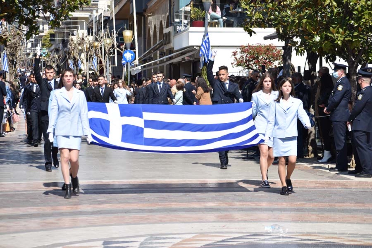 Δείτε την παρέλαση της 25ης Μαρτίου στο Αγρίνιο (βίντεο)