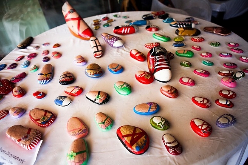 Αστακός: Εντυπωσίασε η έκθεση ζωγραφικής σε ξύλο και πέτρα