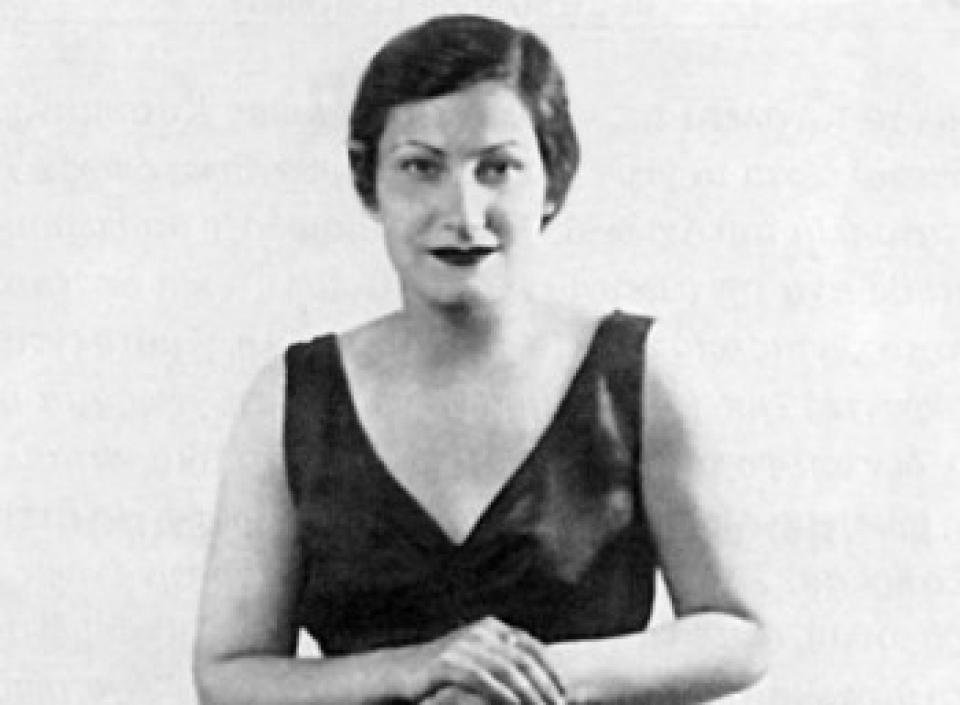 Δανάη Στρατηγοπούλου: Η φημισμένη τραγουδίστρια που ξεσήκωνε τους Αγρινιώτες επί Κατοχής. Η συνάντηση με Καπράλο και η εξαπάτηση των κατακτητών.