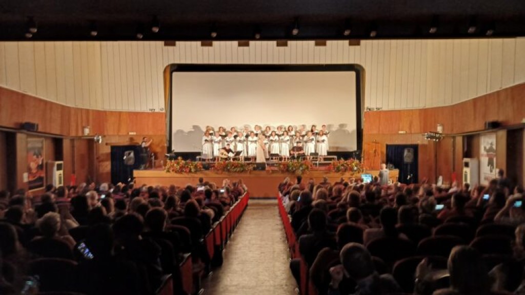 Στους ρυθμούς της χορωδιακής μουσικής το Αγρίνιο – Έναρξη στο 5ο Διεθνές Φεστιβάλ με μήνυμα για «Ειρήνη των λαών» (βίντεο)