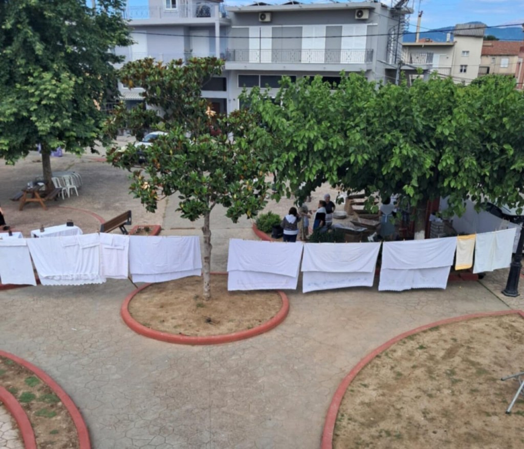 Καλύβια Αγρινίου: Αναβίωσε το έθιμο με τα προικιά της νύφης