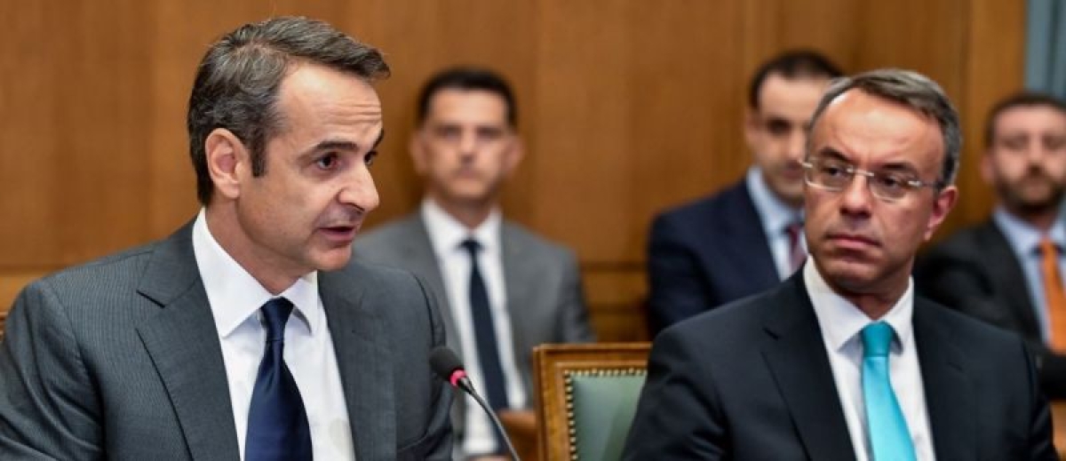 «Πανηγυρίζουν χαζοχαρούμενα» για τον δανεισμό, ενώ βουλιάζουμε στο χρέος