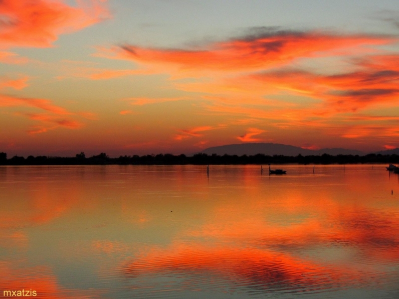 Μοναδική πανδαισία χρωμάτων στον ουρανό του Μεσολογγίου