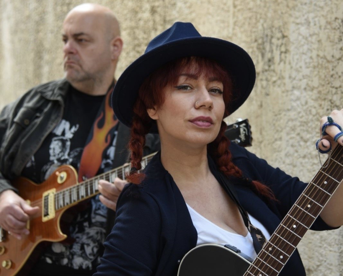 Το νέο τραγούδι της Ευαγγελίας Κεφαλληνού θα σας γίνει… «Εμμονή»