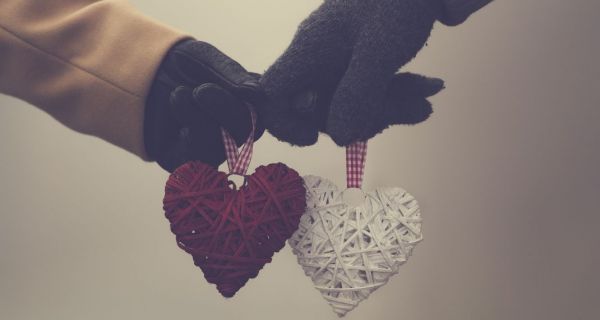 10 σημάδια που δείχνουν ότι την έχει πατήσει μαζί σου