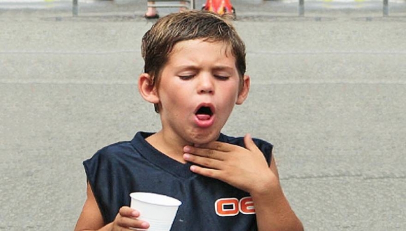 Πνιγμός: Τί να κάνετε αν είστε μόνοι σας και δεν έχετε βοήθεια (βίντεο)