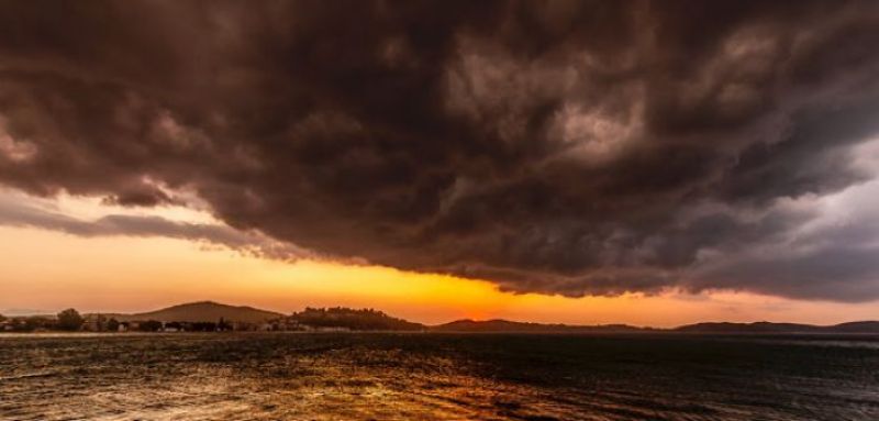 Λίγο πριν τη βροχή στη Βόνιτσα (φωτο)