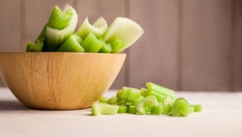 Το λαχανικό που «καίει» διπλάσιες θερμίδες απ’ όσες δίνει!