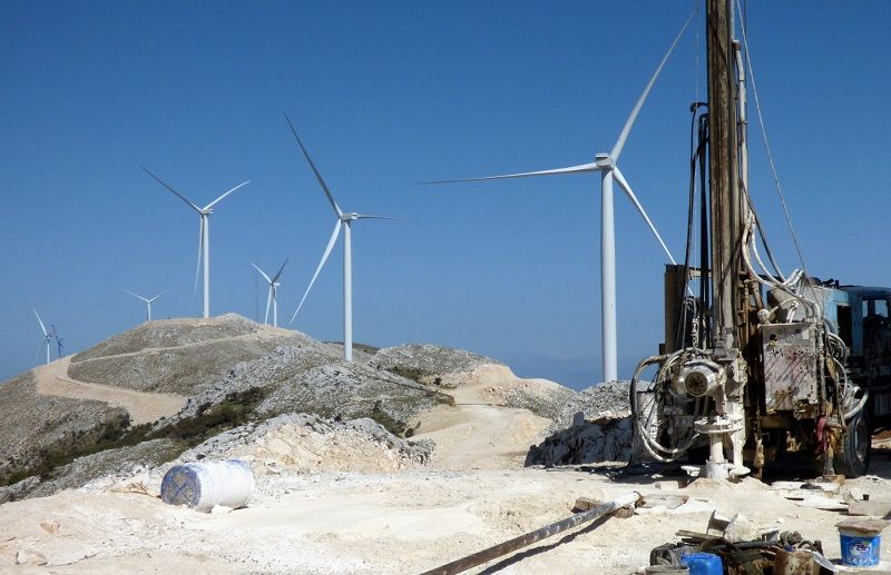 Ποιοι δεν θέλουν τις ανεμογεννήτριες – Πού μαίνονται οι «μάχες» κατά των αιολικών πάρκων