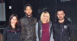 Η θεατρική ομάδα του πολιτιστικού κέντρου Αμφιλοχίας και ο υπεύθυνος Κωνσταντίνος ΓΕΝΝΑΤΟΣ