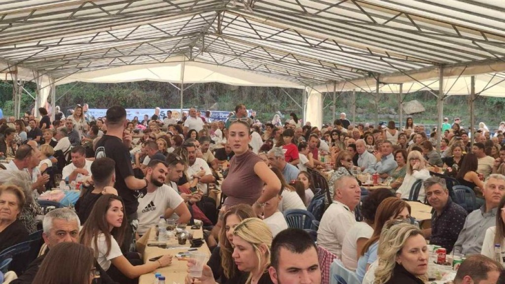 Άνω Κεράσοβο: Χαμός στη &quot;Γιορτή Κάστανου&quot;- Δεν έπεφτε καρφίτσα!