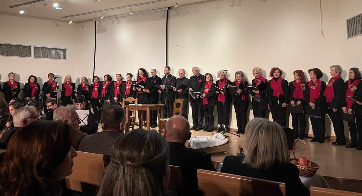 Αγρίνιο: Κατάμεστο το αμφιθέατρο του Πανεπιστημίου στην παράσταση «Προσευχές από χώμα και ανθό» (εικόνες – video)