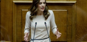 ΣΥΡΙΖΑ: Απάντηση Αχτσιόγλου στη ΝΔ για την πανδημία