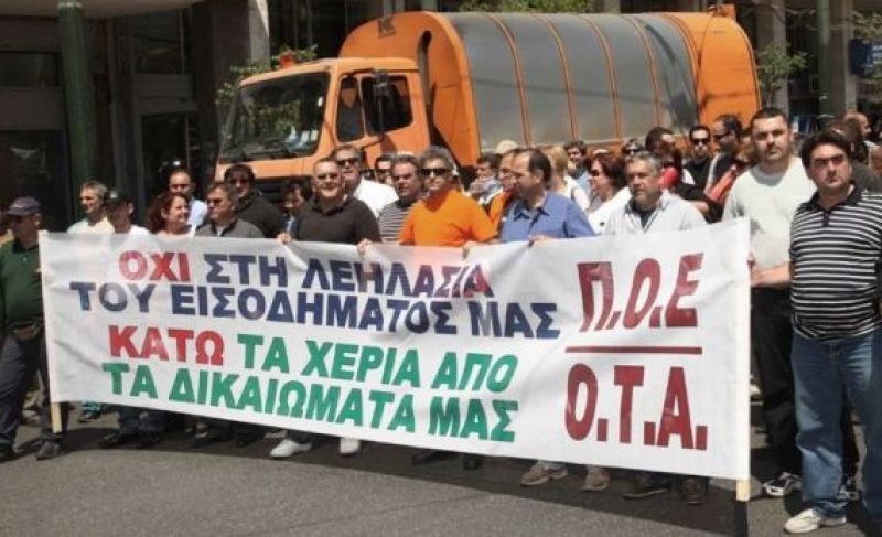 Το πελατειακό κράτος όμως συνεχίζει να βρωμάει