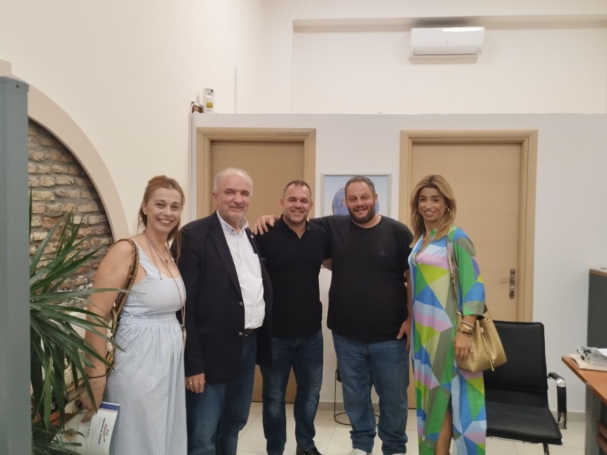 Σε ιδιαίτερα θερμό κλίμα, ο Κώστας Λύρος με την ισχυρή ομάδα του συνδυασμού «Δημιουργική Ανατροπή» κοντά στους κατοίκους του Αιτωλικού