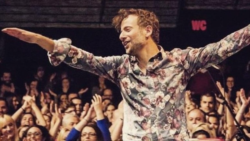 Το φαινόμενο Maraveyas: Γιατί τα κορίτσια σκίζουν τα ρούχα τους