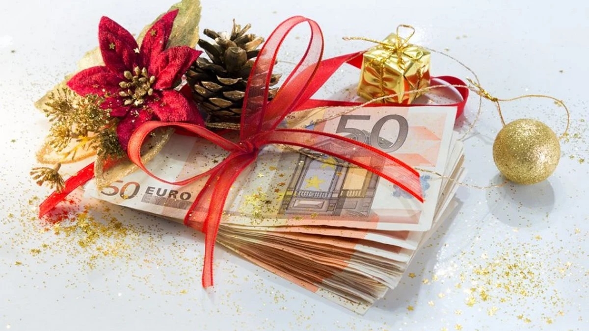 Δώρο Χριστουγέννων: Πότε καταβάλλεται – Επί ποιων αποδοχών υπολογίζεται