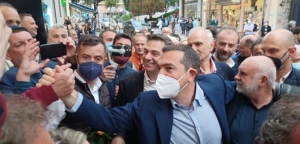 Αγρίνιο: Θερμή υποδοχή στον Αλέξη Τσίπρα – Δείτε εικόνες και βίντεο από την επίσκεψη