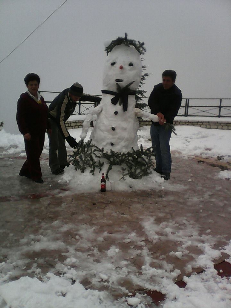 Αλκοολικός…χιονάνθρωπος τρίων μέτρων στον Άγιο Βλάση
