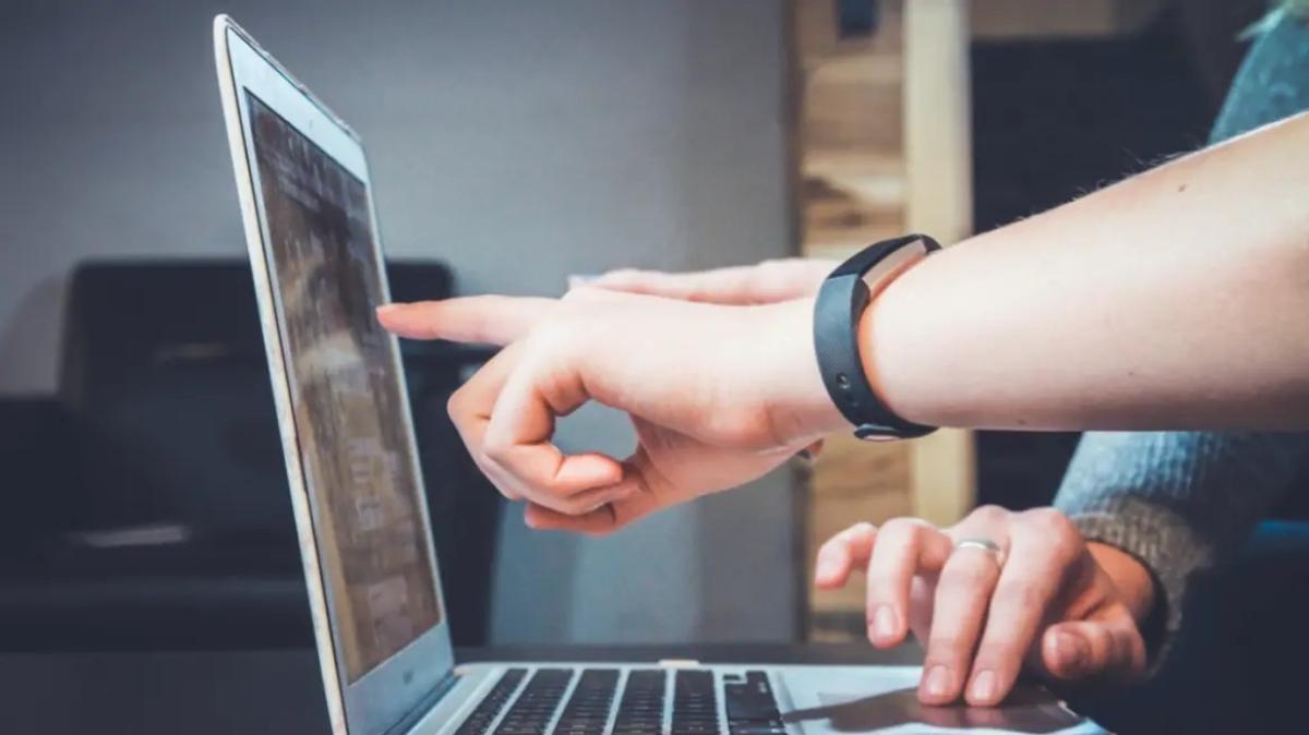 Αύξηση ασφαλιστικών εισφορών από 1/1/2024 για τους ελεύθερους επαγγελματίες