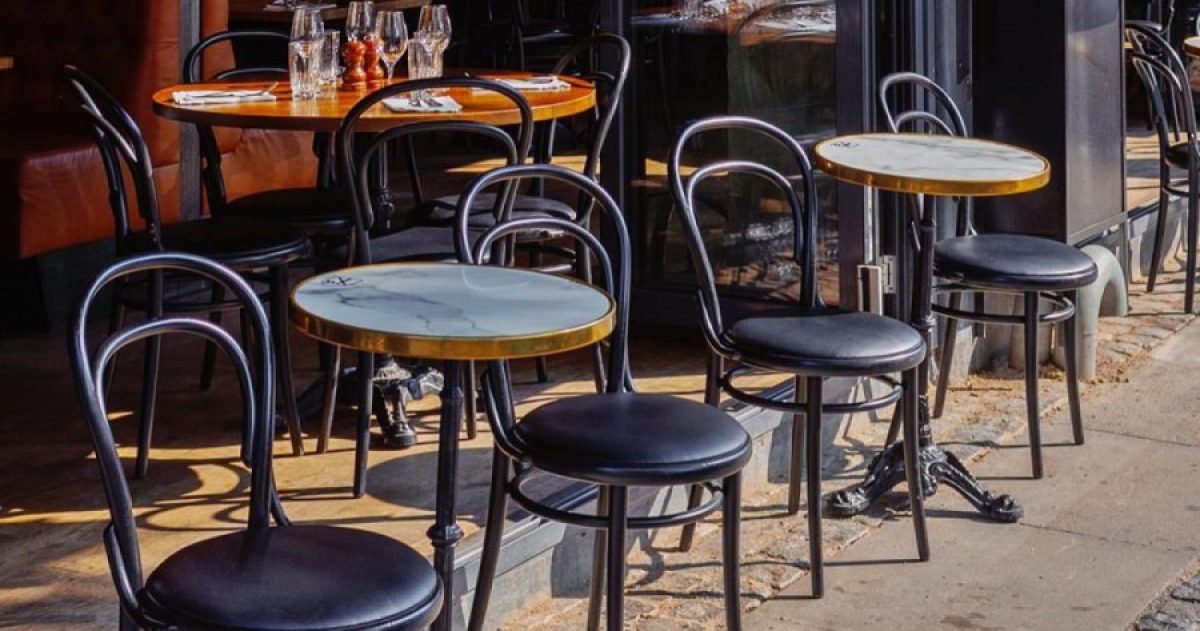 Τα τραπεζοκαθίσματα εκτός πεζόδρομων; Π. Μαρνέζος: «Κάνουμε ό,τι αποφασίζει το δημοτικό συμβούλιο στα πλαίσια του νόμου»