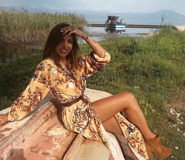 Μετά την Λίντσεϊ Λόχαν και η Όλγα Φαρμάκη στο &quot;εξωτικό&quot; Παναιτώλιο