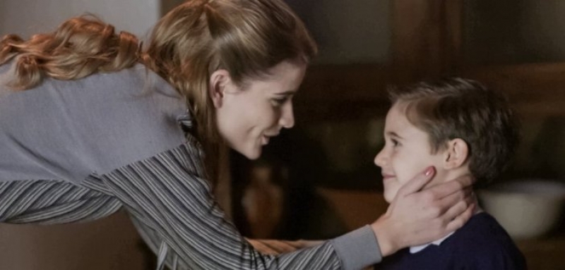 Άγριες Μέλισσες: Εκτός ελέγχου η Δρόσω – Είπε σε όλο το Διαφάνι ότι ο Σέργιος είναι παιδί της