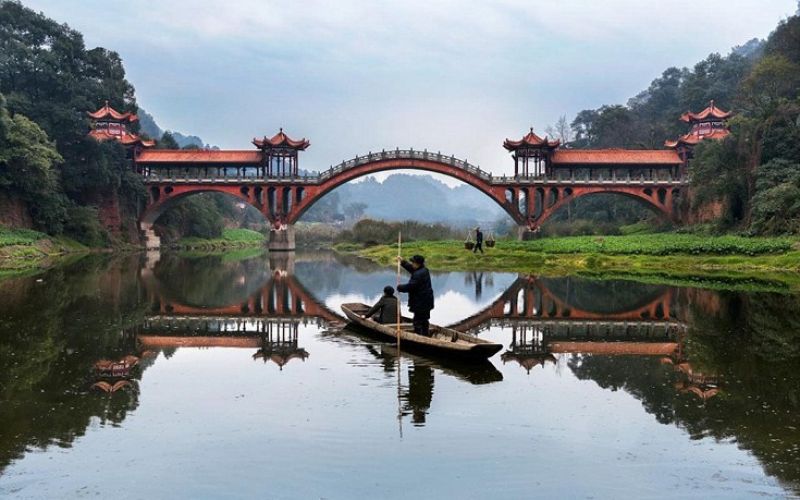 Μοναδικά τουριστικά τοπία από όλον τον κόσμο (φωτό)
