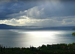 Η Τριχωνίδα μετά την βροχή (Βίντεο)