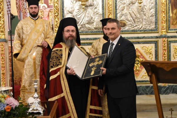 Συγκίνηση και λαμπρότητα στα Θυρανοίξια του Ιερού Μητροπολιτικού Ναού Αγίου Σπυρίδωνος στην Ιερά Πόλη Μεσολογγίου