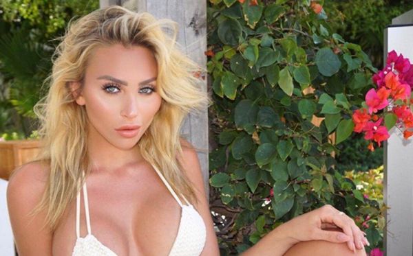 Η πληθωρική 23χρονη Khloe Terae απολαμβάνει τον ήλιο όσο περισσότερο μπορεί [φωτό]