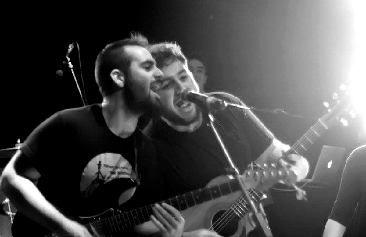 Κώστας Μπασδάνης - «Τα Μαύρα σου Τα Μάτια»