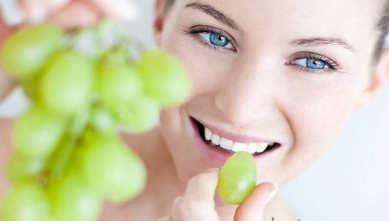 Αυτό είναι το φρούτο που κάνει τέλεια σύσφιξη στο πρόσωπό σου