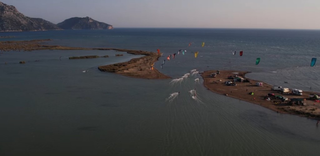 Εντυπωσιακό το φεστιβάλ αετοσανίδας στο Διόνι Κατοχής (video)