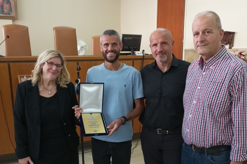 Οι δικαστικοί υπάλληλοι του Αγρινίου βράβευσαν και φέτος τον Φώτη Ζησιμόπουλο