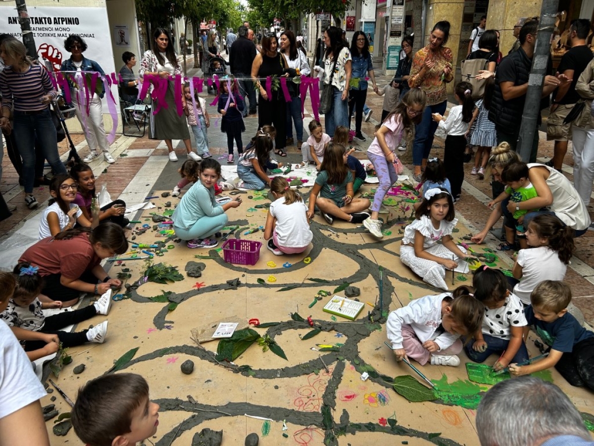 Μικρά αγρινιωτάκια γέμισαν τους πεζόδρομους στο κέντρο και διασκέδασαν με την ψυχή τους (φωτο)