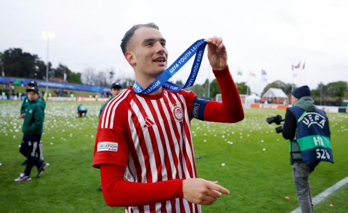 Συνεχάρη τον αρχηγό της Κ19 του Ολυμπιακού ο Παπαναστασίου: «Η νέα μαγική γενιά του Αγρινίου»