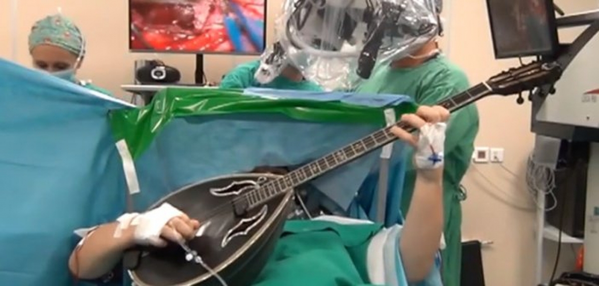 Θεσσαλονίκη: 37χρονος έπαιζε μπουζούκι την ώρα χειρουργείου εγκεφάλου