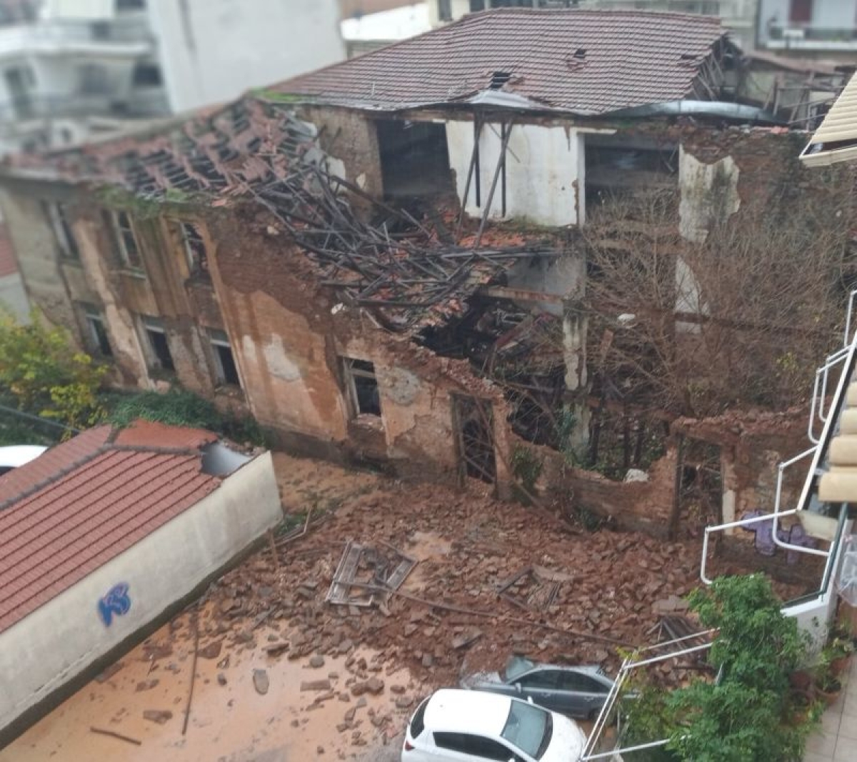 Καπναποθήκες Ηλίου : Τα επίχειρα της αδιαφορίας και των εμμονών