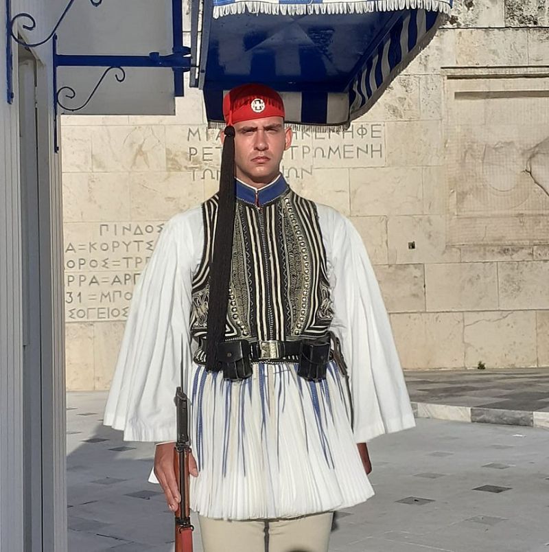 Ομογενής Αιτωλοακαρνάνας μέλος της Προεδρικής Φρουράς στον “Εθνικό Κήρυκα”: «Ήταν το όνειρό μου»