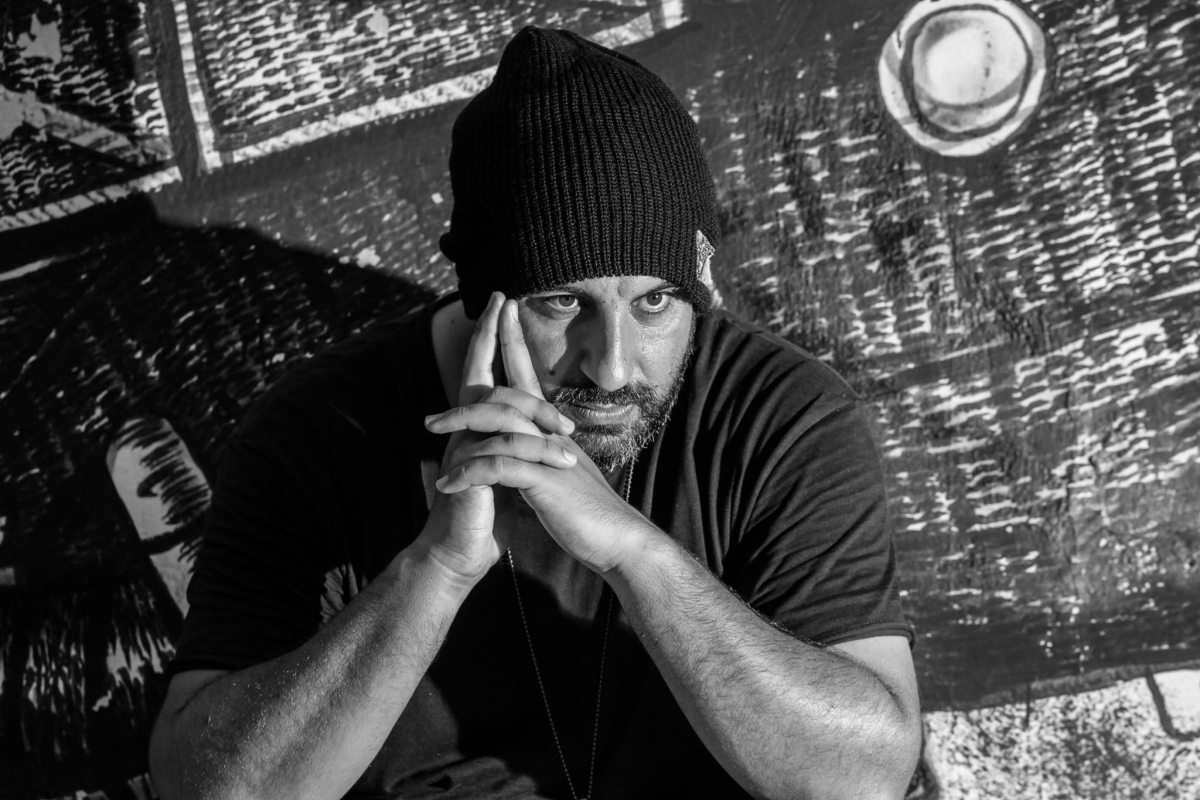 Ο ράπερ Restelio διασκευάζει Γιώργο Ζαμπέτα!