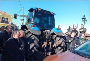 Αγροκτηνοτροφικοί Σύλλογοι καλούν σε κινητοποίηση στον κόμβο Βόνιτσας-Λευκάδας