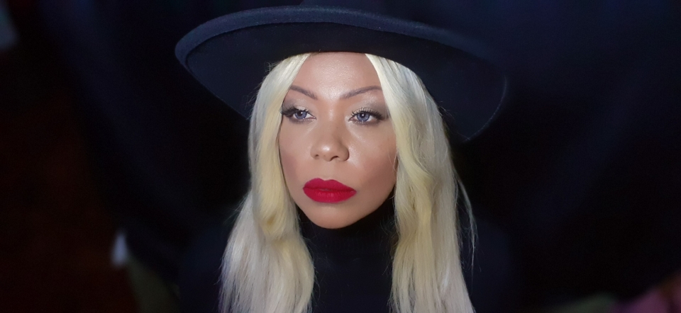 «Μουσικές δημιουργίες εν μέσω καραντίνας»: Νέο τραγούδι Έλενα Αρμάο – Πες τους