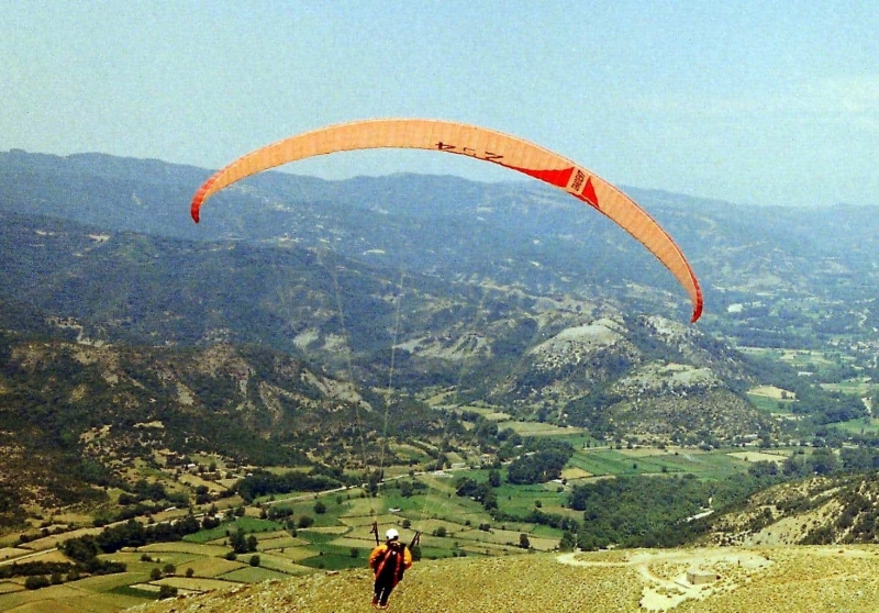 Αλεξίπτωτο πλαγιάς στην Αιτωλοακαρνία (φωτο - βίντεο)