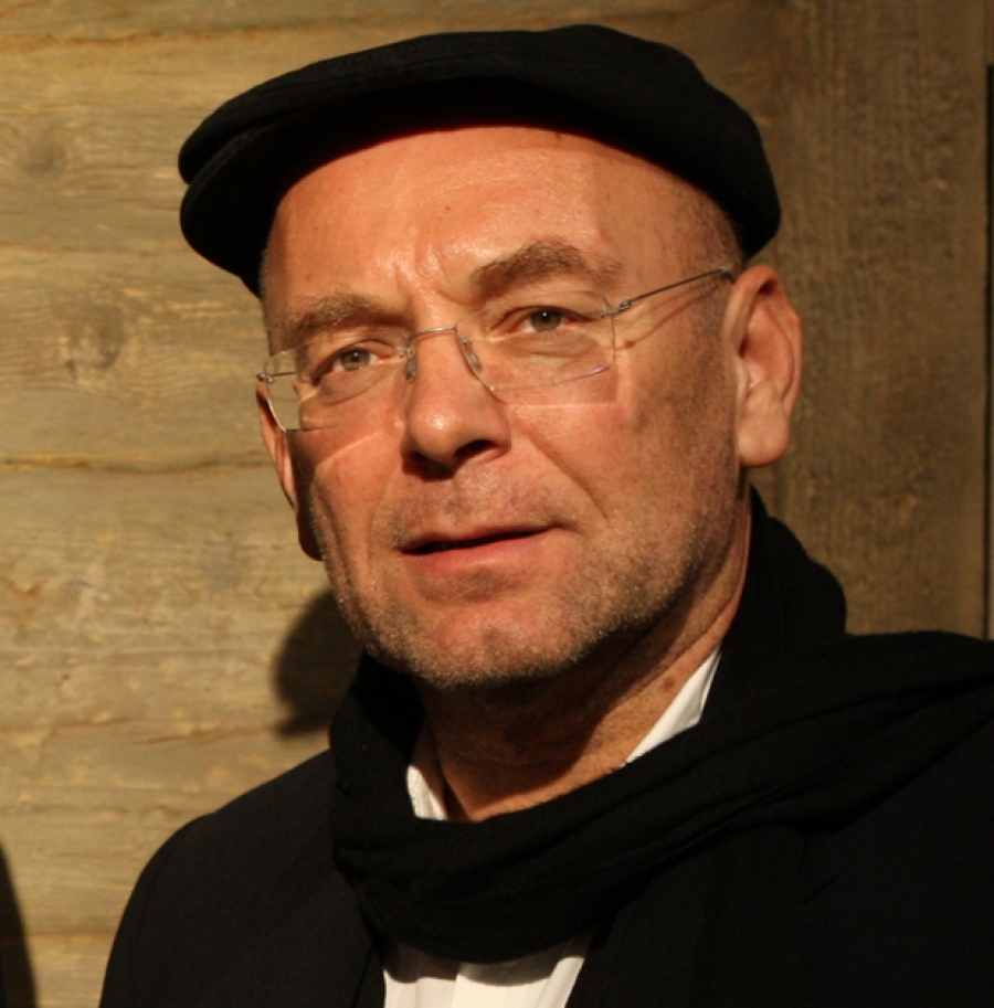 Χρήστος Μποκόρος: «Η αγορά και η εποχή προσπαθούν να μας πείσουν ότι είμαστε εφήμεροι»