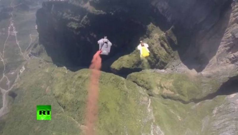 Βουτιές που κόβουν την ανάσα και ανεβάζουν την αδρεναλίνη στο παγκόσμιο πρωτάθλημα freestyle wings στην Κίνα (βίντεο)